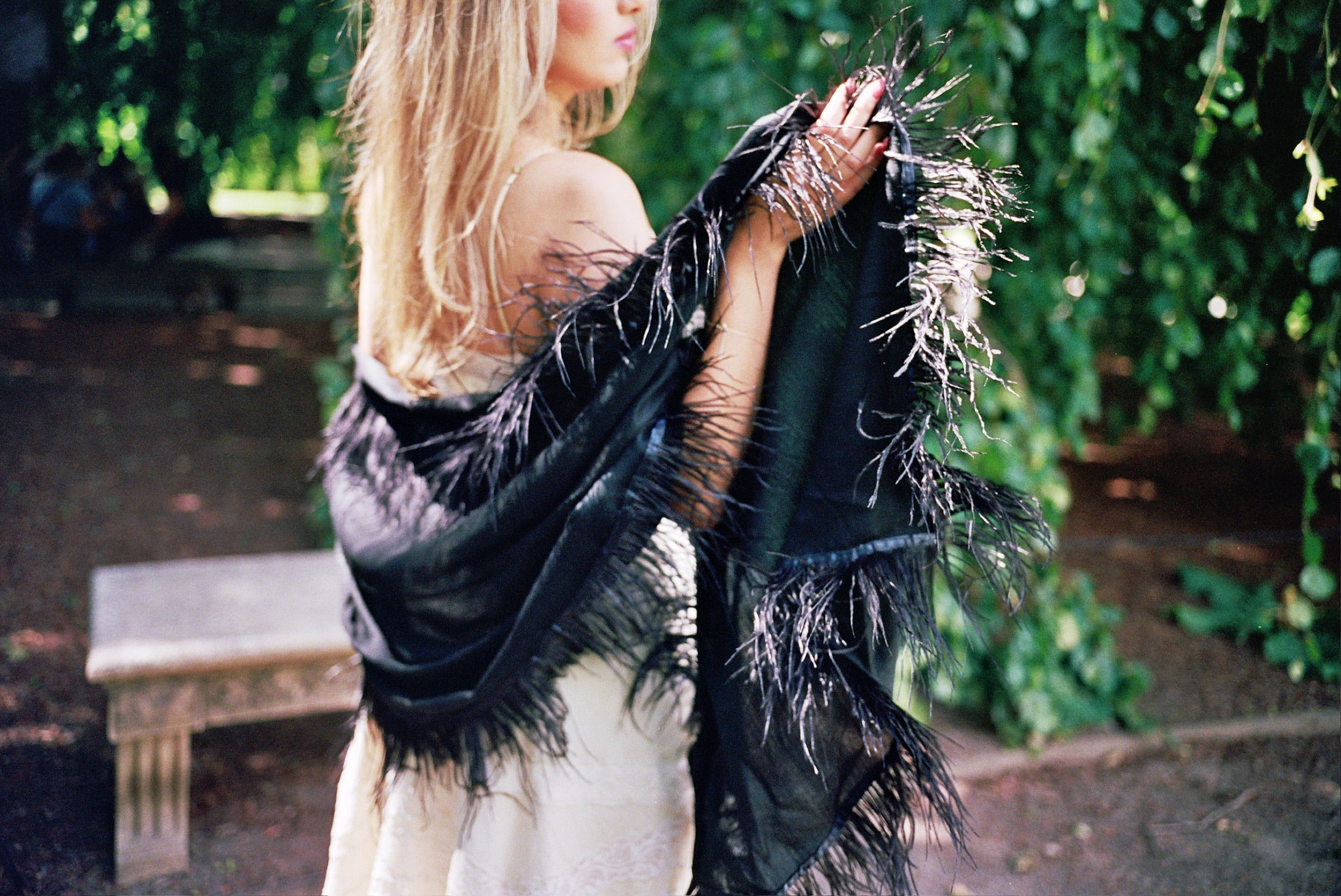 Cashmere wool shawl with light ostrich feathers